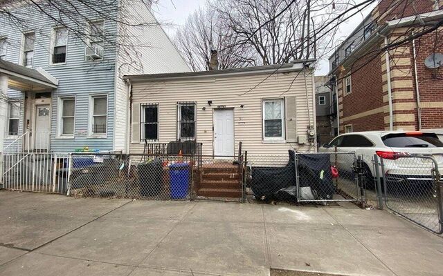 51 Hill St, Brooklyn, NY 11208 (Porch)