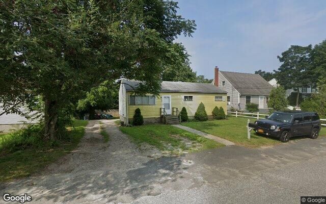51 Segal Ave, Riverhead, NY 11901