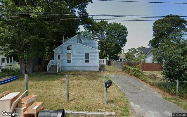 51 Sherwood Dr, Mastic Beach, NY 11951