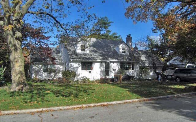 51 Wickey Ave, Westbury, NY 11590