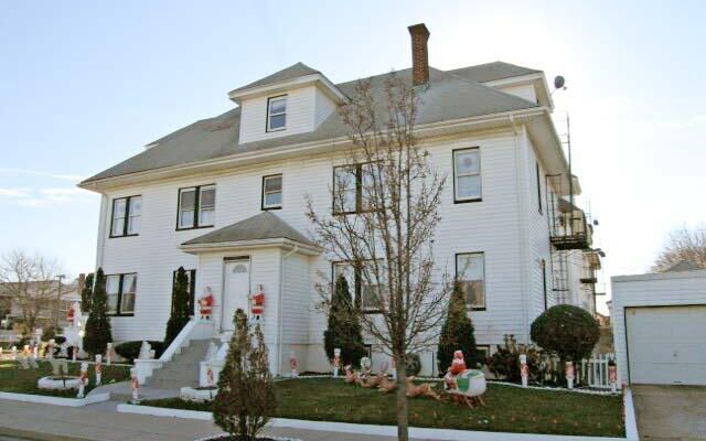 517 Laurelton Blvd, Long Beach, NY 11561