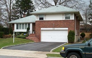 518 Benine Rd, Westbury, NY 11590