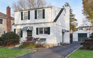 518 Sperry Blvd, New Hyde Park, NY 11040