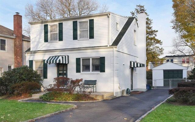 518 Sperry Blvd, New Hyde Park, NY 11040
