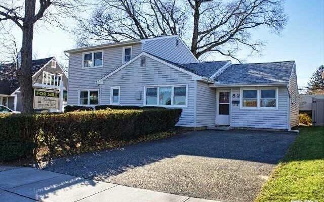 52 East Ave, Glen Cove, NY 11542