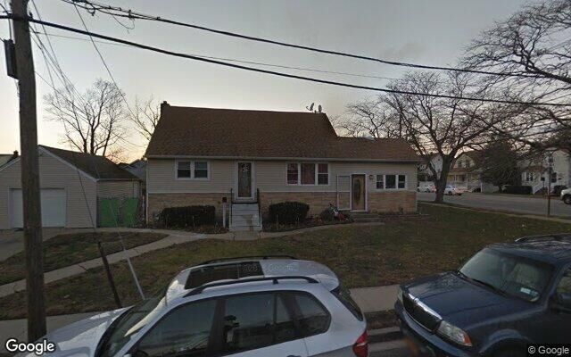 52 Hayes St, Freeport, NY 11520