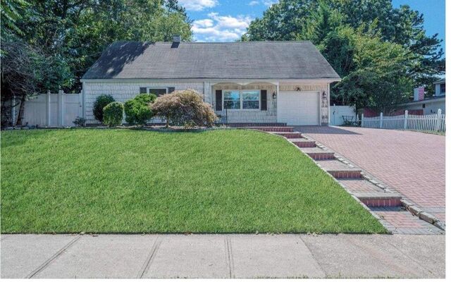 52 Oneida Ave, Selden, NY 11784 (Yard)