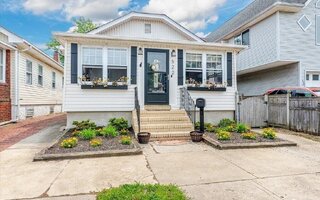 522 W Hudson St, Long Beach, NY 11561