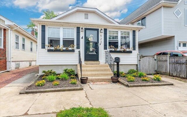 522 W Hudson St, Long Beach, NY 11561 (Porch)