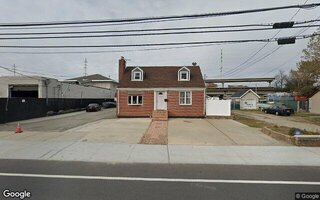 523 Oak St, Copiague, NY 11726