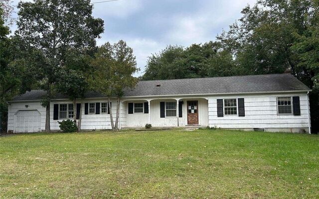 525 Landing Ln, Greenport, NY 11944 (Yard)