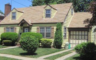 526 N 11th St, New Hyde Park, NY 11040