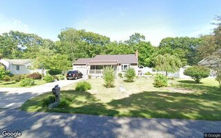 527 Lakeview Ave, Bayport, NY 11705