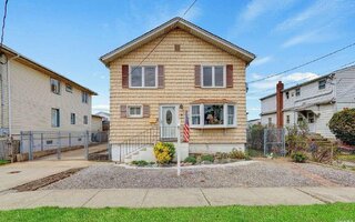 53 4th Ave, East Rockaway, NY 11518