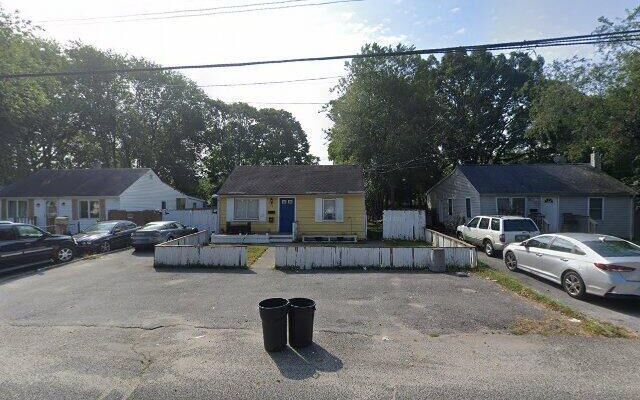 53 E Halley Ln, Central Islip, NY 11722