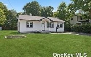 53 Meroke Ln, East Islip, NY 11730