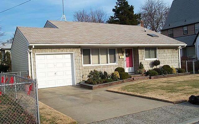530 Hopatcong Ave, West Hempstead, NY 11552