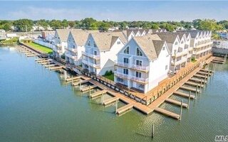 531 Ray St #20, Freeport, NY 11520