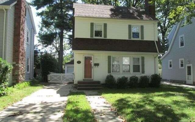 54 Cambridge Ave, Stewart Manor, NY 11530
