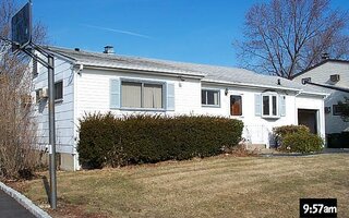 54 Helen Ave, Plainview, NY 11803