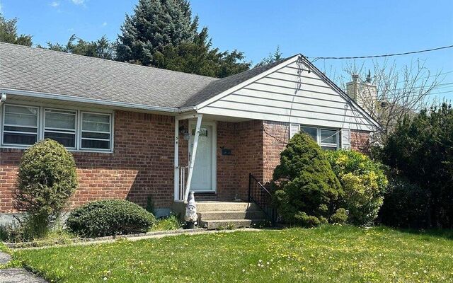 54 S 1st St, Bethpage, NY 11714 (Yard)