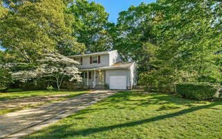 54 Schuyler Dr, Commack, NY 11725