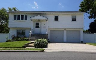54 Westminster Ln, West Islip, NY 11795