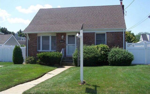 540 Benito St, East Meadow, NY 11554