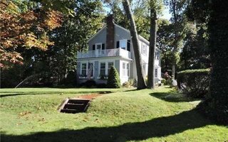 546 Manatuck Blvd, Brightwaters, NY 11718