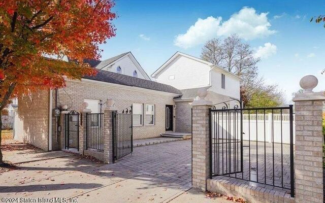 5461 Arthur Kill Rd, Staten Island, NY 10307 (House View)