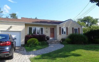 55 Hale St, Brentwood, NY 11717