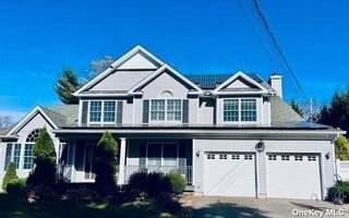 55 Amsterdam St, Huntington, NY 11743