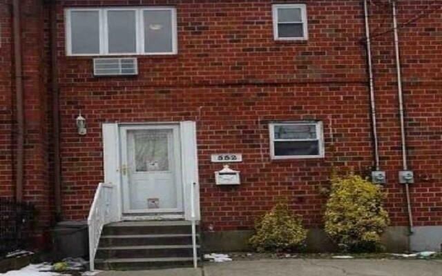 552 Essex St, Brooklyn, NY 11208