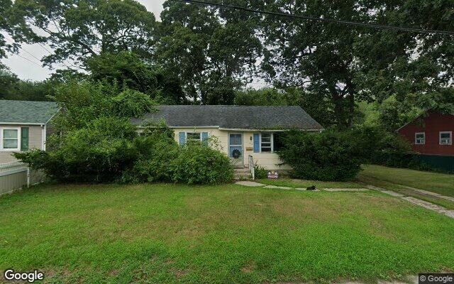 552 Howell Ct, Riverhead, NY 11901
