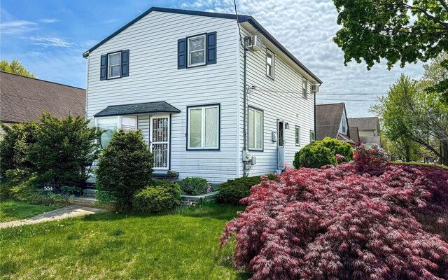 554 8th Ave, New Hyde Park, NY 11040 (Yard)