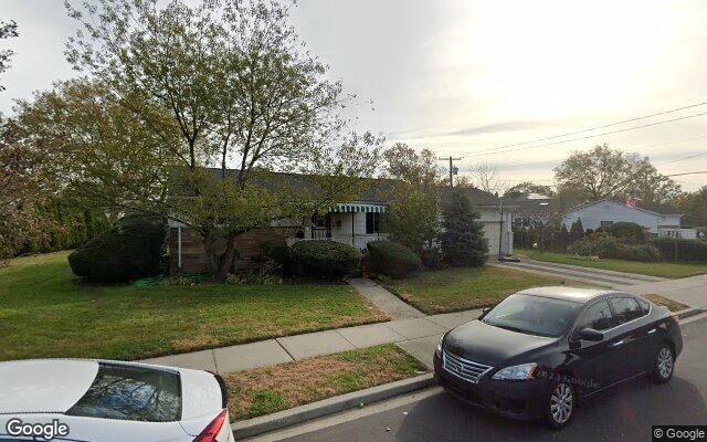 555 Bieling Rd, Elmont, NY 11003