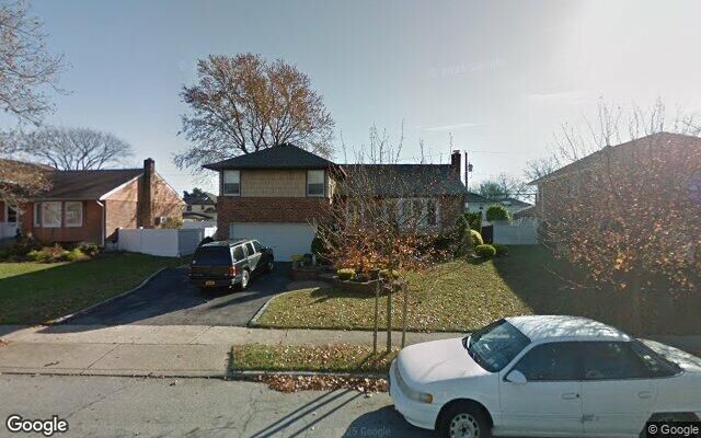 556 N Suffolk Ave, Massapequa, NY 11758