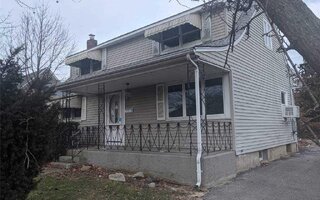 557 Knoll Ct, Seaford, NY 11783
