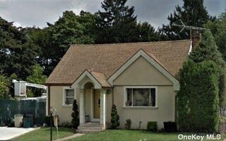 559 Ash Ct, Uniondale, NY 11553