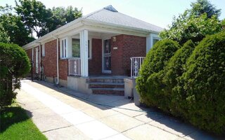 56-10 E Hampton Blvd, Oakland Gardens, NY 11364