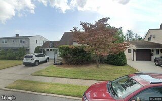 56 Summer Ln, Hicksville, NY 11801