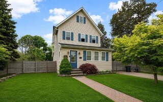 56 Sycamore St, Patchogue, NY 11772