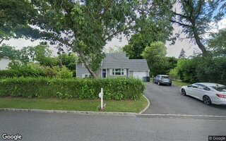 560 8th St, Bohemia, NY 11716