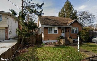 561 Chestnut St, Lindenhurst, NY 11757