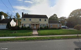 562 Rockland St, Westbury, NY 11590