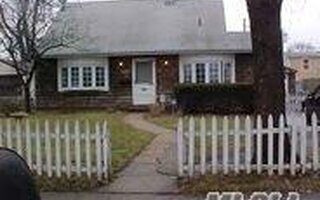 563 Gardiners Ave, Levittown, NY 11756