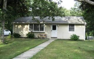 563 Walnut Ave, Bohemia, NY 11716