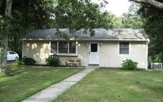 563 Walnut Ave, Bohemia, NY 11716