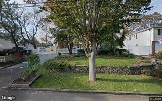 567 East Dr, Lindenhurst, NY 11757