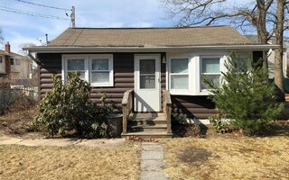 57 4th St, Ronkonkoma, NY 11779